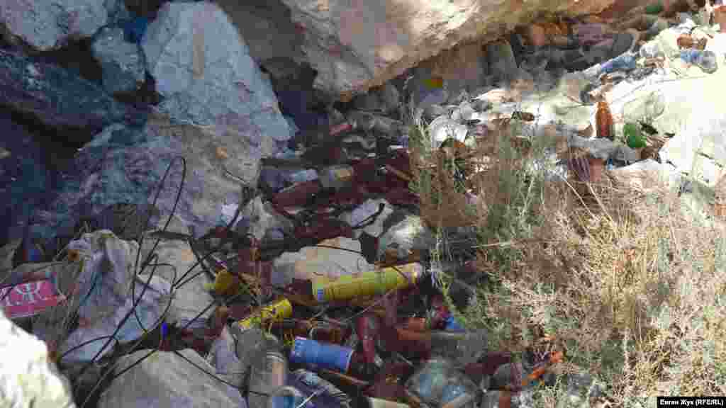 Не всі «дикі» туристи прибирають за собою сміття