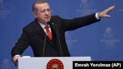 Президент Турции Эрдоган выступает на саммите Организации Исламского сотрудничества