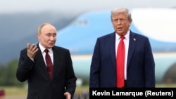 Президенти США і Росії Дональд Трамп (п) і Володимир Путін, Анкоридж, Аляска, 15 серпня 2025 року