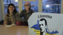 Книга Ліни Костенко і торт – у Львові привітали Кольченка з Днем народження Книга Ліни Костенко і торт – у Львові привітали Кольченка з Днем народження