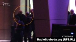 Віктор Медведчук та Нісан Моісеєв 14 листопада 2016 року в аеропорту «Київ»