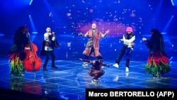 Гурт Kalush Orchestra на сцені пісенного конкурсу «Євробачення» в італійському Турині, 14 травня 2022 року