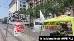 Blokada raskrsnice kod Vlade Srbije počela je 9. juna 2025, u organizaciji profesora "Pobunjenog univerziteta" u Beogradu.