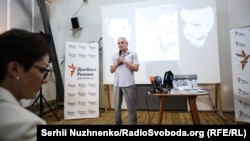 Ігор Козловськй на заході, присвяченому виходу книги Станіслава Асєєва (тоді письменник перебував у полоні)