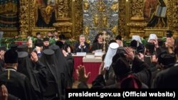 Об'єднавчий собор українських православних церков у Софійському соборі за участі президента України Петра Порошенка. Київ, 15 грудня 2018 року