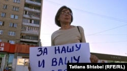 Светлана Каверзина на пикете в Бердске (архивное фото)