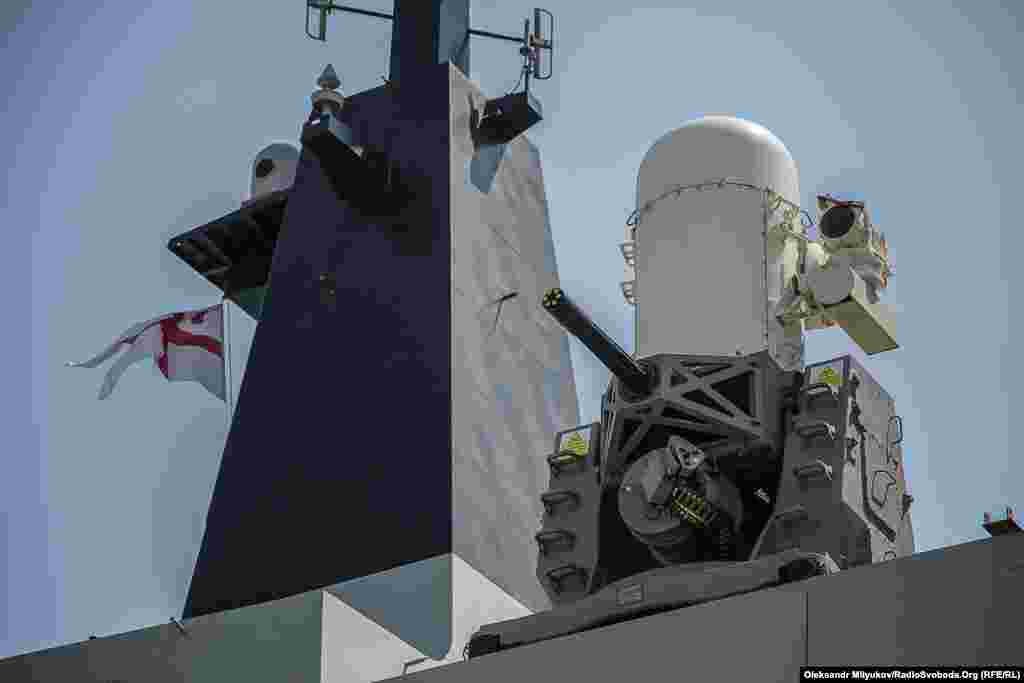 Корабельная артиллерийская система малого калибра. Вооружение новых английских эскадренных миноносцев типа 45 – оборонительное.  