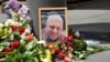 Кветкі на месцы забойства Паўла Шарамета ў Кіеве, 20 ліпеня 2016 году