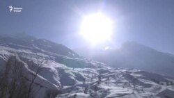 «Воооо! Барф, барф борид, акнун барфӣ менависам!» «Воооо! Барф, барф борид, акнун барфӣ менависам!»