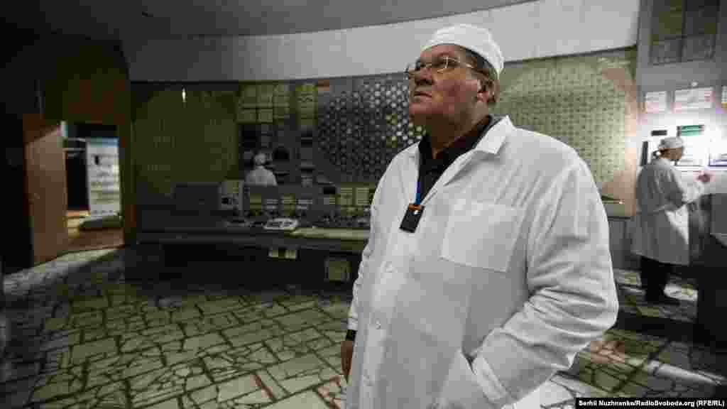 Місцем роботи Аркадія Ускова був перший блок ЧАЕС, але вночі його викликали на допомогу до колег на четвертий. Він вручну відкривав засуви для подачі води в реактор. «Поруч відчувалося провалля і «ухаючи» звуки пари – таке, що краще туди не заглядати. І не відходити»