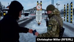 Для громадян України обмежень на кордоні немає, додав голова прикордонної служби