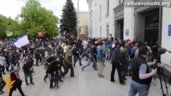 Pro-Russian Demonstrators Seize Government Building In Luhansk Pro-Russian Demonstrators Seize Government Building In Luhansk