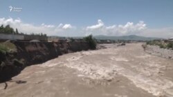 Сел дар Ваҳдат чанд хонаро шуста бурд Сел дар Ваҳдат чанд хонаро шуста бурд