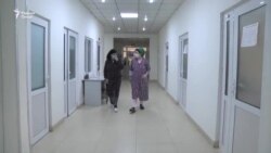 Модарони тоҷик порае аз ҷигари худро ба духтарони якдигар доданд Модарони тоҷик порае аз ҷигари худро ба духтарони якдигар доданд