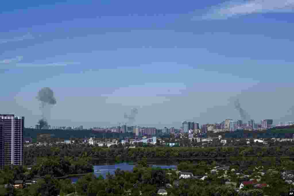 Внаслідок вранішніх обстрілів також були пошкоджені житлові будинки та об'єкти інфраструктури по всьому Києву.  «Російські терористи знову масовано атакували ракетами Україну. Різні міста: Київ, Дніпро, Кривий Ріг, Словʼянськ, Краматорськ. Понад 40 ракет різних типів. Пошкоджені житлові будинки, інфраструктура та дитяча лікарня», – написав президент України Володимир Зеленський у своєму телеграм-каналі.   