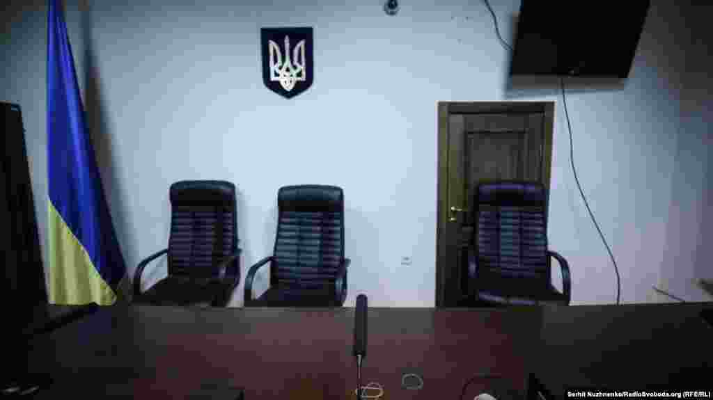 Заступник голови Національної поліції – начальник кримінальної поліції Євген Коваль назвав серед підозрюваних сержанта Сил спеціальних операцій Андрія Антоненка, військового медика Яну Дугарь, волонтера Юлію Кузьменко та ветеранів збройного конфлікту на Донбасі Інну і Владислава Грищенків