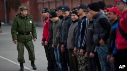 Саҳнае аз сафарбарӣ ба артиши Русия