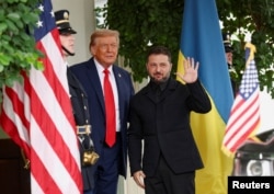 Президент Украины Владимир Зеленский во время встречи с президентом США Дональдом Трампом в Белом доме, 18 августа 2025 года