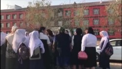Духтарони ҳиҷобпӯши деҳаи тоҷикнишинро ба мактаб роҳ надоданд Духтарони ҳиҷобпӯши деҳаи тоҷикнишинро ба мактаб роҳ надоданд