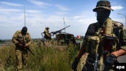 Бойовики російських гібридних сил на околицях Луганська, 2014 рік