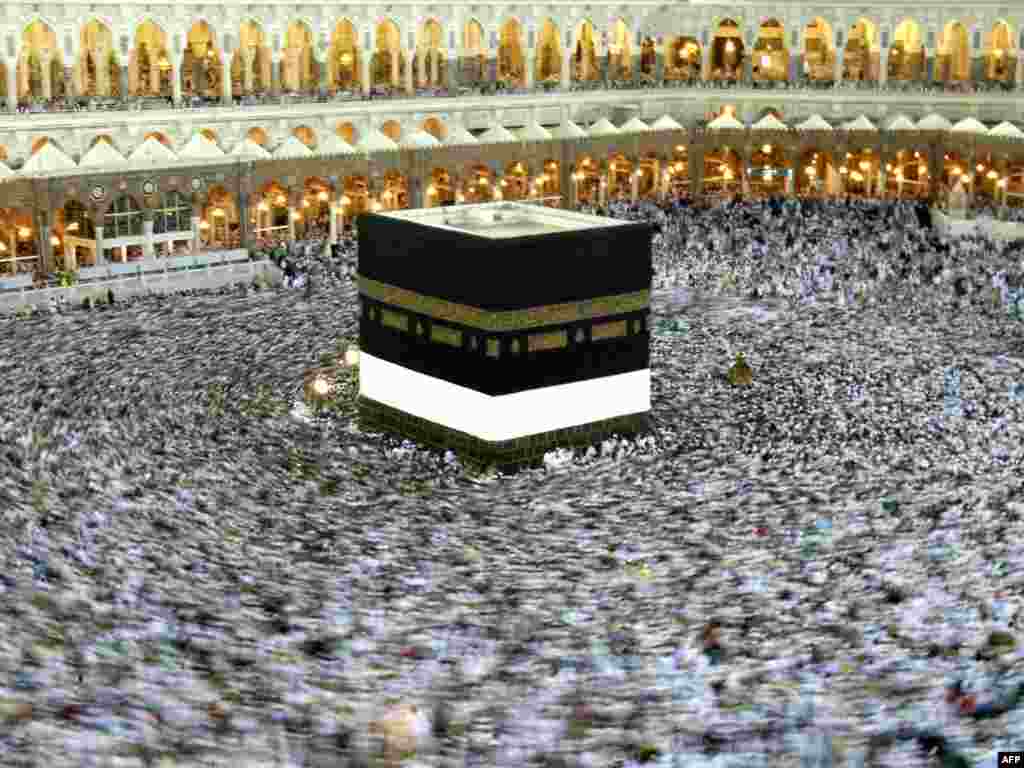 Pilgrims perform what's known as "tawaf al qudum," circling the Kaaba -- the holiest site in Islam.