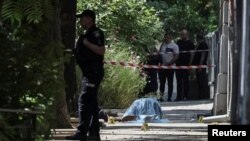 Cadavrul lui Parubii pe trotuar la Lvov, pe 30 august 2025.