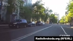 Того ж місяця «Схеми» зафіксували і другий візит Суркісів до АП