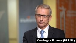 проф. Николай Денков