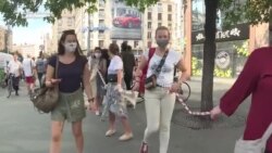 Thousands Form Human Chain Protesting Hungarian Government Obstruction Of University's Independence