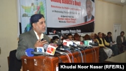 اختر مینګل د بلوچستان مشهور سیاستوال او قومي مشر دی ـ پخوانی انځور.