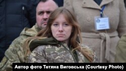 «Дівчата зрізають коси»: 25 історій про жінок-захисниць – фотогалерея