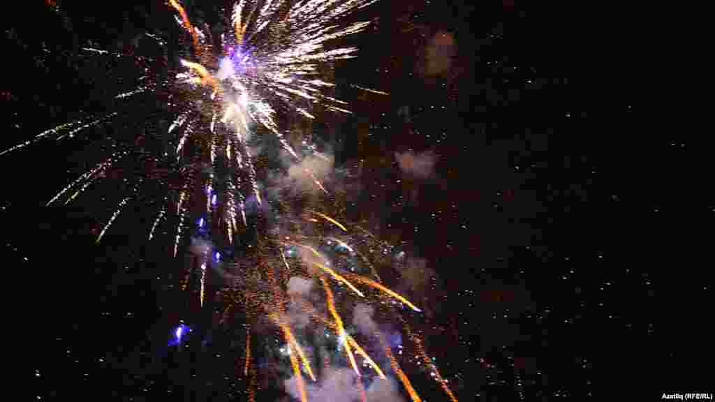 Камал театры каршында яңа сезон ачу тантанасы 