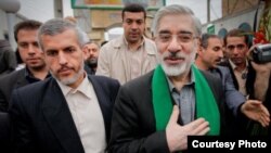 Iranian opposition leader Mir Hossein Musavi (right) with lead bodyguard Ahmad Yazdanfar (file photo)