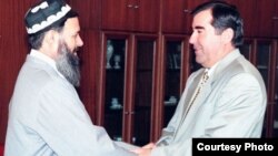 Ба созишномаи сулҳ Эмомалӣ Раҳмон ва Саид Абдуллоҳи Нурӣ имзо карданд