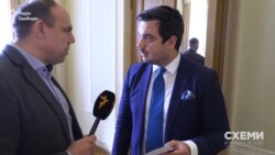 При цьому, тепер під час розмови з журналістами депутат Наталуха каже – їздив за власні кошти