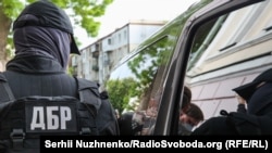 Деякі з запобіжних заходів у таких кримінальних провадженнях зараз обираються заочно