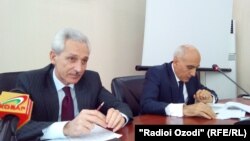 Нишасти матбуотии масъулони Хадамоти гумруки Тоҷикистон.