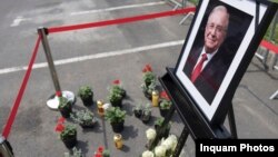 De la ora 13:00 e permis accesul la catafalcul lui Ion Iliescu pentru publicul general, pe la intrarea Leu a Palatului Cotroceni.