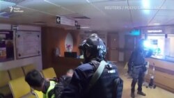 Поліція Гонконгу в кампусі Політехнічного університету Поліція Гонконгу в кампусі Політехнічного університету