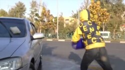 Бори сангини рӯзгор бар шонаҳои кӯчаки Орзу Бори сангини рӯзгор бар шонаҳои кӯчаки Орзу