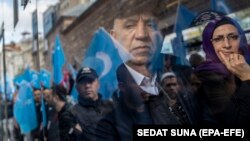 Эътироз дар Туркия ба зидди рафтори Чин бо аққалияти ӯйғурҳои мусулмон.