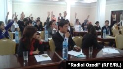 Ҷаласаи "Парлумони ҷавонони Тоҷикистон" дар Душанбе.