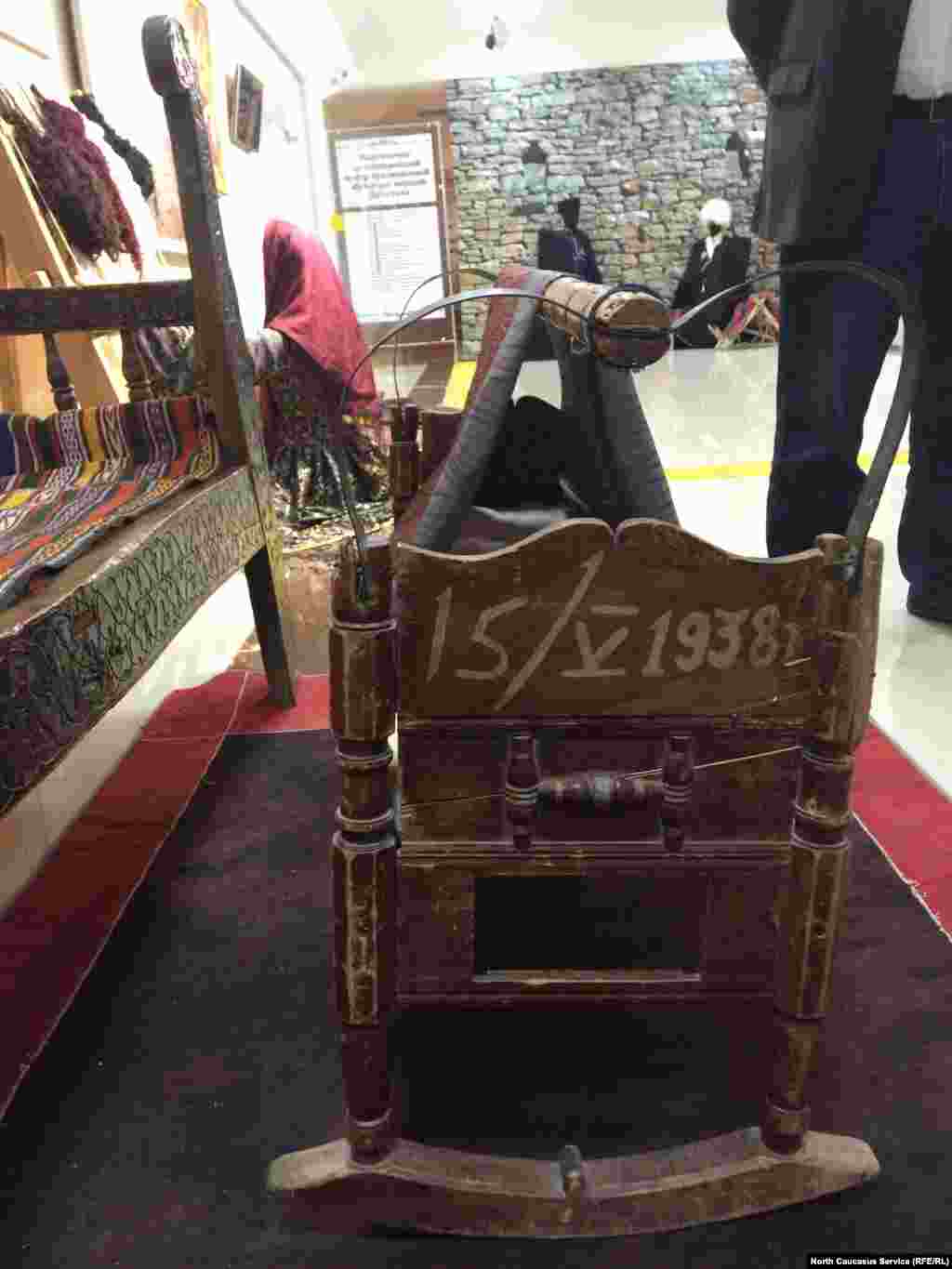 На колыбели указана дата ее изготовления