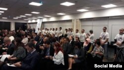 Ҳузури намояндагони мухолифин дар нишастаи САҲА дар Варшава. Акс аз соли гузашта