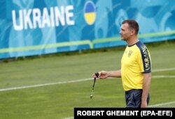 На той момент головний тренер збірної України з футболу Андрій Шевченко. Бухарест, 9 червня 2021 року