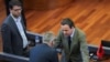 Vršilac dužnosti premijera i lider Pokreta za nezavisnost Aljbin Kurti u jednom od nastavaka konstitutivne sednice