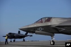 Під час навчань НАТО Steadfast Defender 2021 на авіаносці HMS Queen Elizabeth біля узбережжя Португалії.