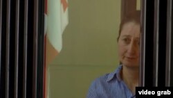 პატიმრობაში მყოფი ჟურნალისტი, მზია ამაღლობელი, ბათუმის საქალაქო სასამართლოში, 9 ივნისი, 2025 წელი