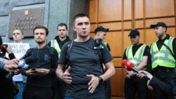 Через «можливу причетність до нападів на Стерненка представників місцевої влади та поліції» розслідуванням займається і СБУ