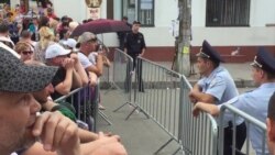 Торговці з ринку в Сімферополі: «Це беззаконня!» (відео) Торговці з ринку в Сімферополі: «Це беззаконня!» (відео)